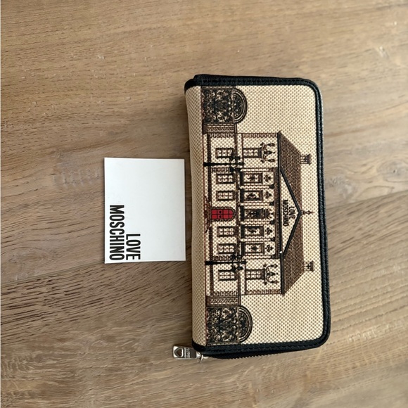Love Moschino Architectural Design Wallet in Beige and Black - Picture 5 of 11